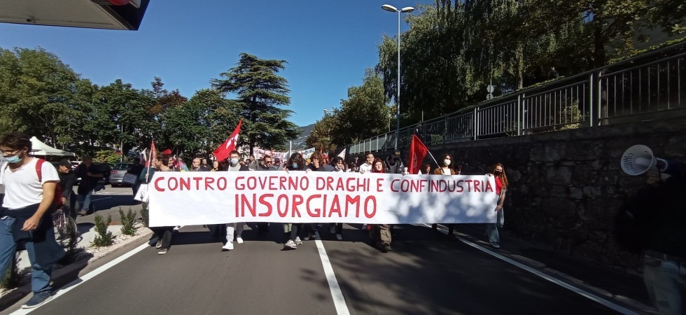 Manifestazione no-vax/no-pass dell'Usb, i giovani comunisti: “Prendiamo le distanze da posizioni anti-scientifiche sui